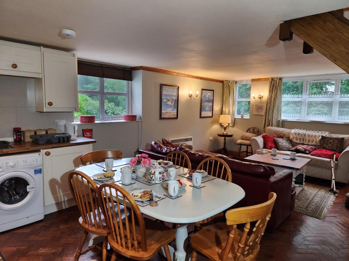 The Old School Caeathro, Snowdon, Eryri And Yr Wydffa Cottages Карнарвон Экстерьер фото